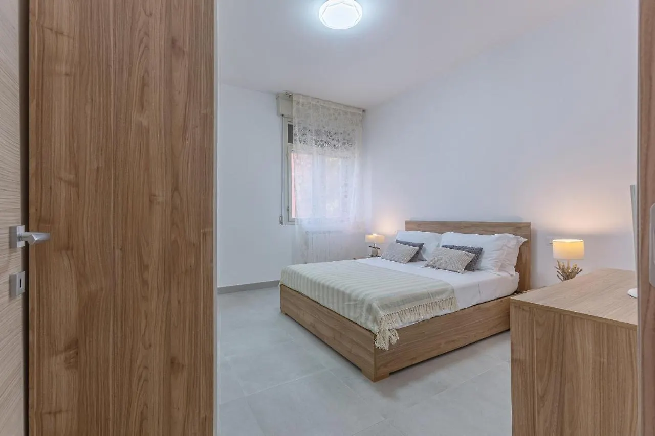 Ferrara Biscay Bay Apartment With Balconies