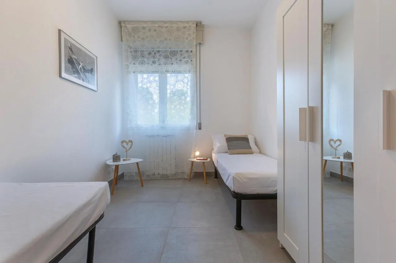 Ferrara Biscay Bay Apartment With Balconies